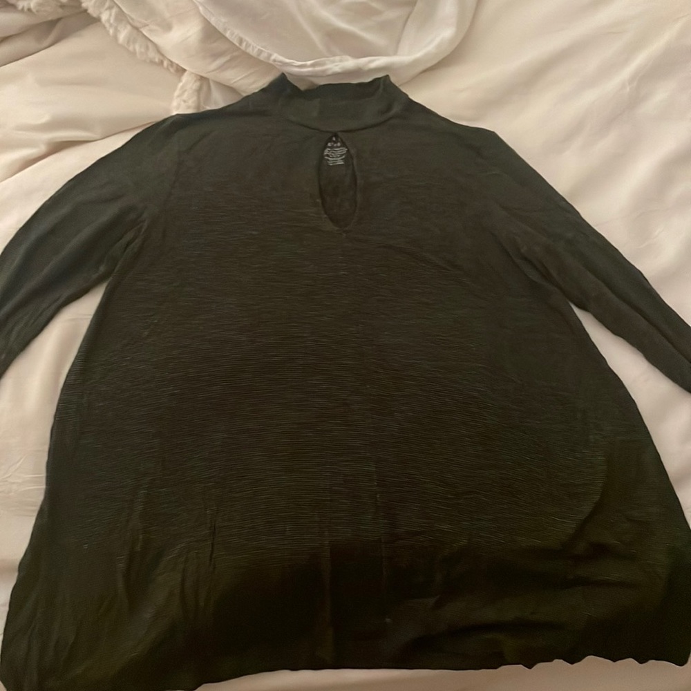 American eagle soft and sexy long sleeve shirt. Color is dark olive. M